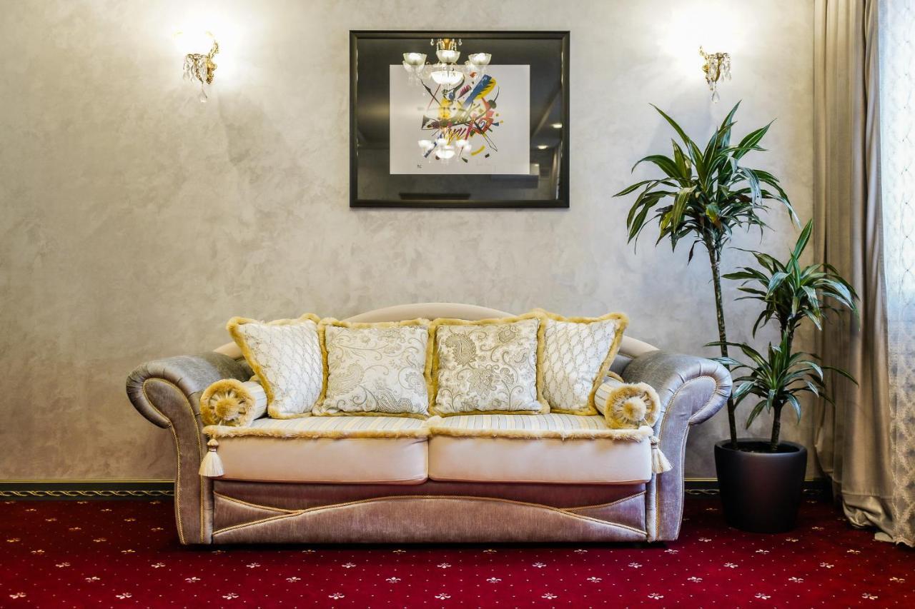 Imperial Palace Hotel Minsk Exterior foto